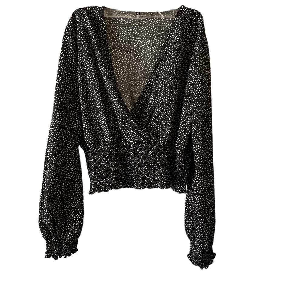 SHEIN Curve Blk and white Polka Dot cropped Blouse never worn; send best offer!